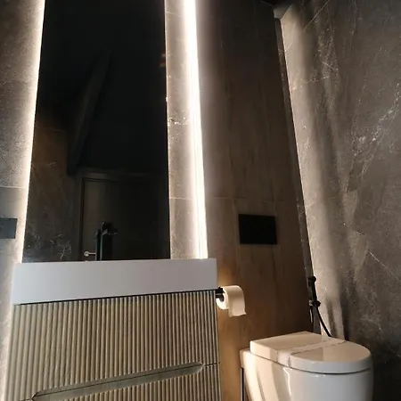 Hidden Gem-renovated 2023-studio Garibaldi-perfect For Romantic Couples-best Of The Apartment