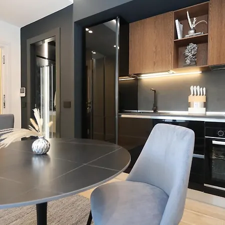 Hidden Gem-renovated 2023-studio Garibaldi-perfect For Romantic Couples-best Of The Apartment